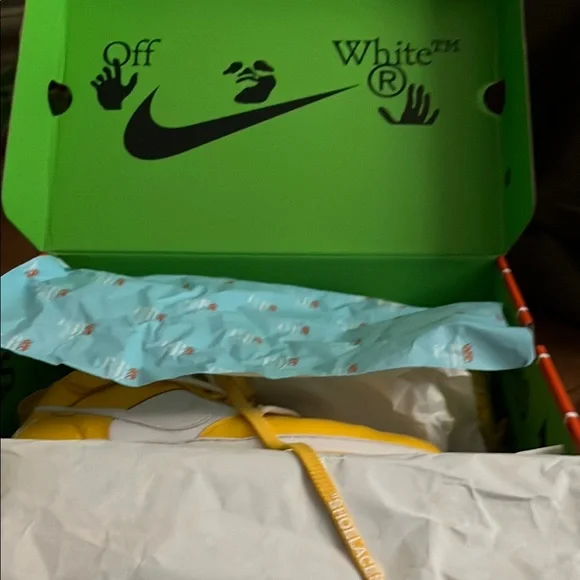 Nike Yellow Athletic Shoes with White Swoosh and Retro Style - Picture 3 of 4